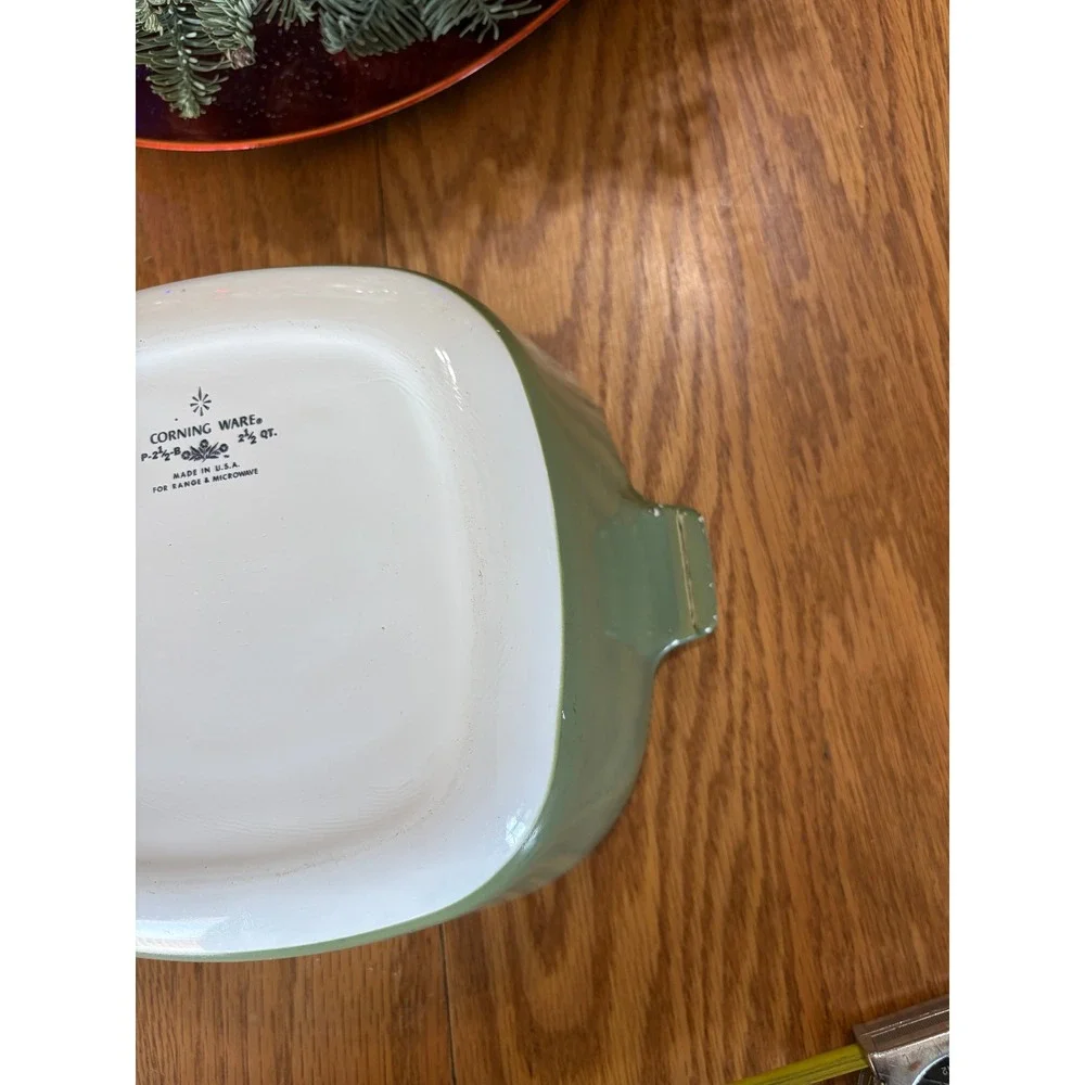 Corning Ware Avocado Green P-702½-B‎ 2.5 QT Casserole Dish w/ Lid Vintage USA
